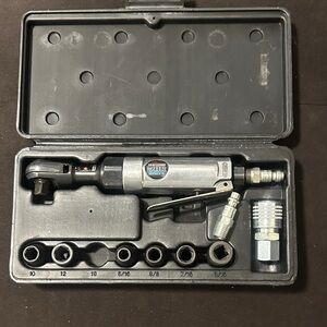 Craftsman Air Drive 3/8" Air Ratchet with Sockets - Silver/Black